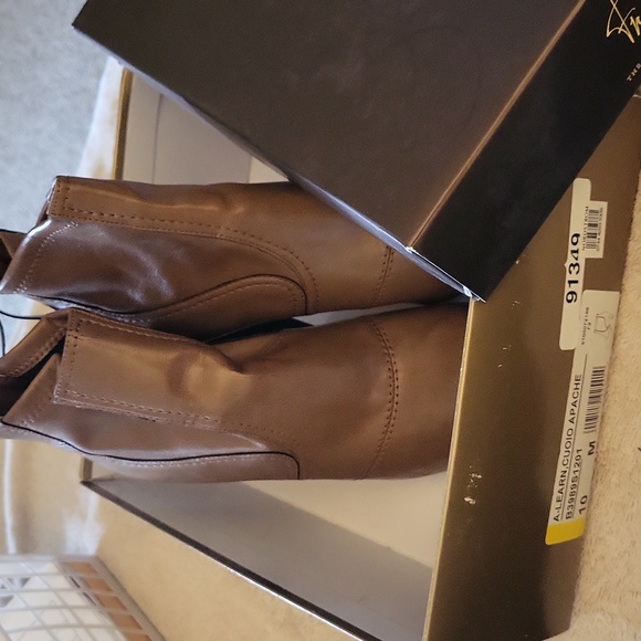 Franco Sarto Boots ...in a tan....WITH THE BOX......sleek and ready to wear - Picture 7 of 7